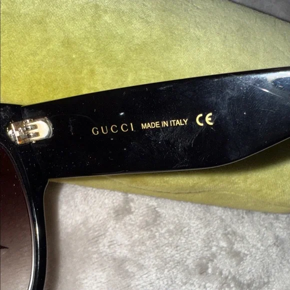 Gucci Black and Cream flower Sunglasses - Picture 4 of 6